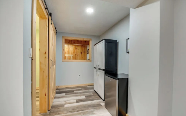 Lake & Pool Access: Poconos Retreat in Tobyhanna!