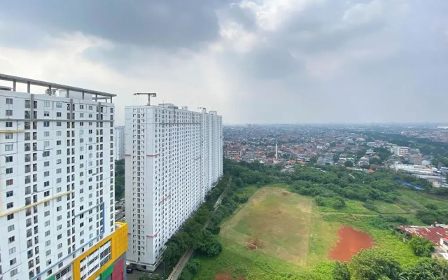 Comfort Living And Strategic 2Br At Bassura City Apartment