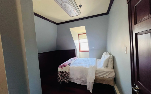 Harbourview Inn & Suites