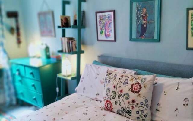 Charming London With Balcony