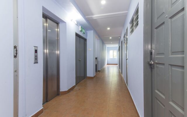 OYO 542 S2 Hotel