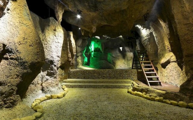 Nanjing Ziqinghu Hotspring Hotel