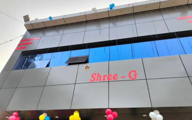 OYO 702701 Shree G