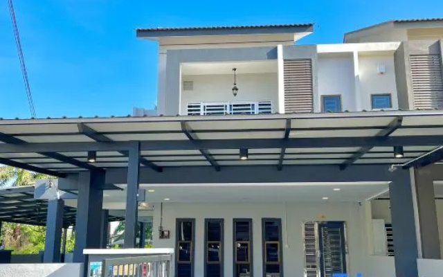 Entire Vacation House In Sitiawan