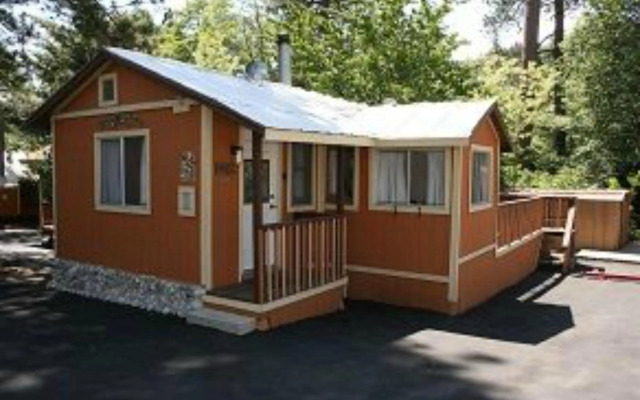 Sleepy Hollow Cabins and Hotel