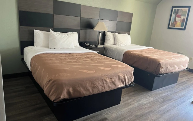 Days Inn & Suites Cincinnati