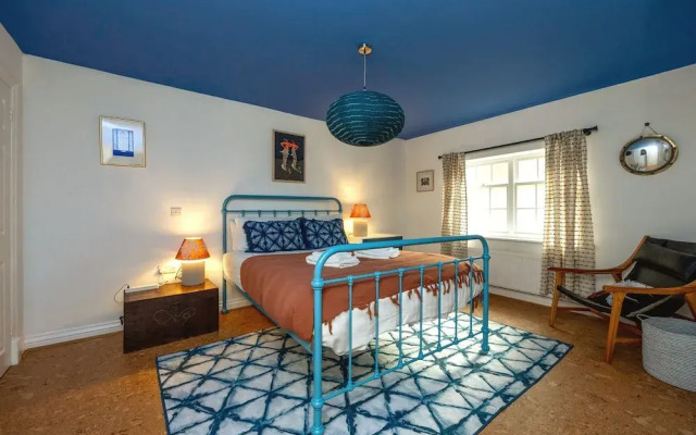 Host Stay Blue Boho at Bristol Gardens