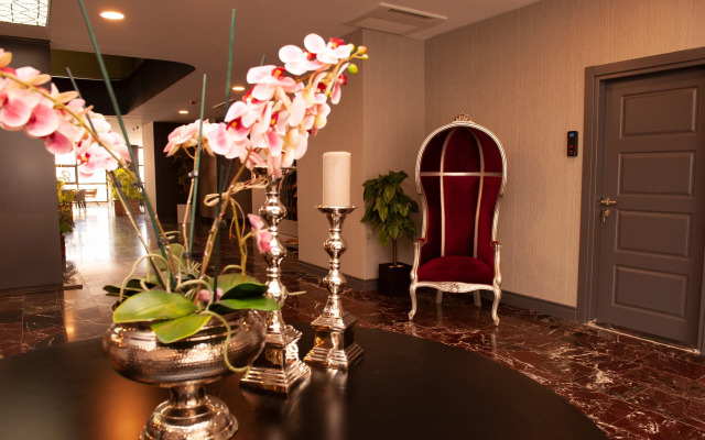 Empula Hotel & Residences