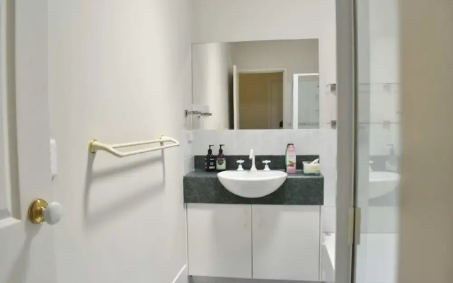 Comfortable 2 Bedroom With Serene Garden