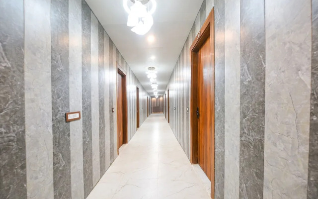 Fabhotel Royal'S Paradise