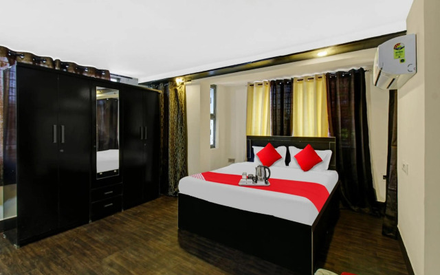 OYO Flagship 70030 Gopika Stay Inn