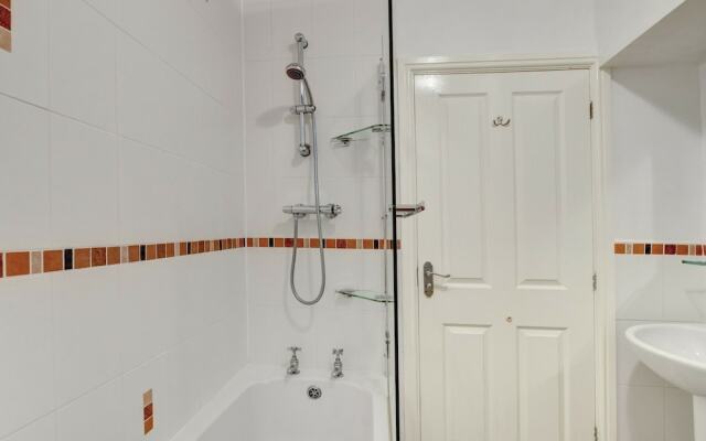 Modern Holiday Home in Bowness-On-Windermere Near Lake