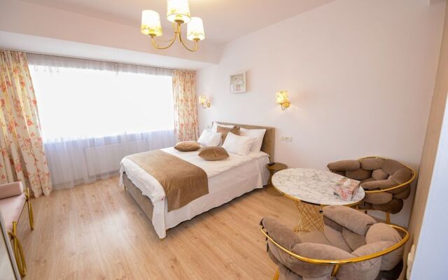 Tres Chic Studio - Victoria Avenue