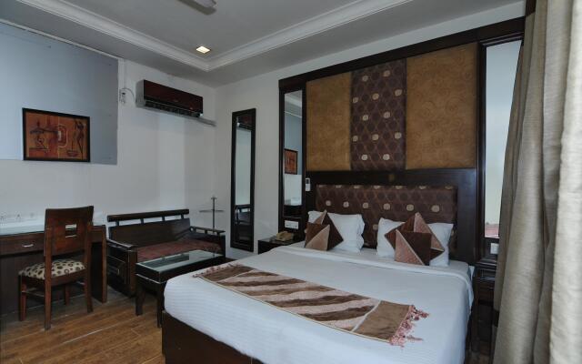 OYO 6845 The Grand Hotel