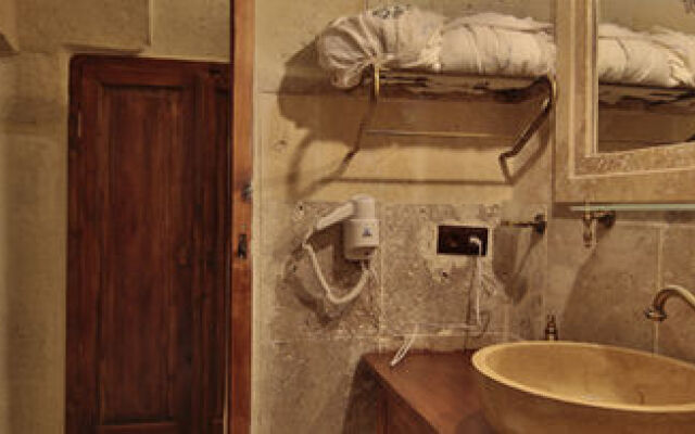 Charming Cave Hotel