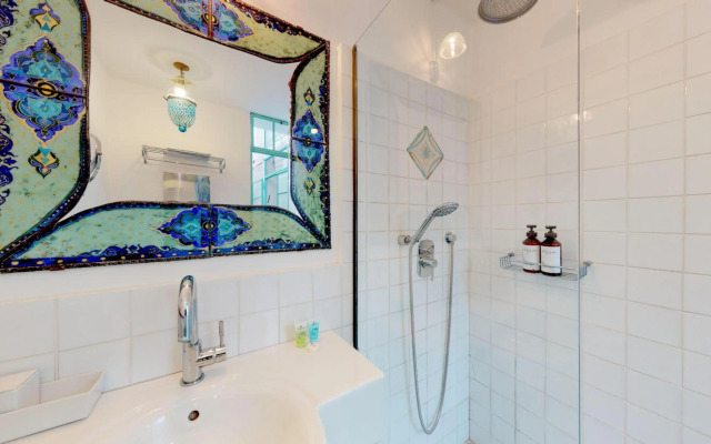 Roman Atmosphere by HolyGuest