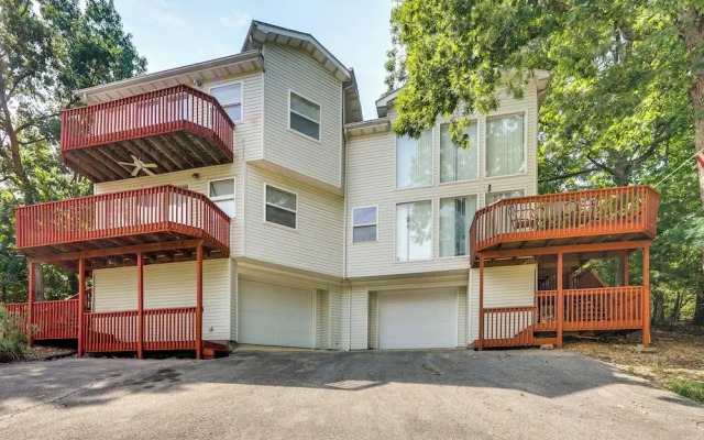 Pet-friendly Lake of the Ozarks Gem!