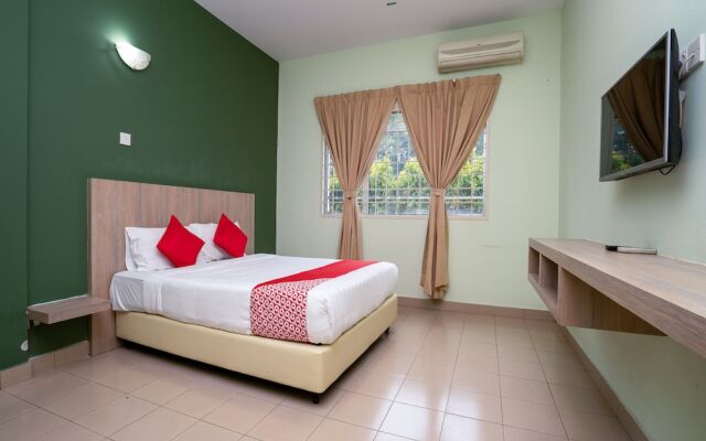 OYO 542 S2 Hotel