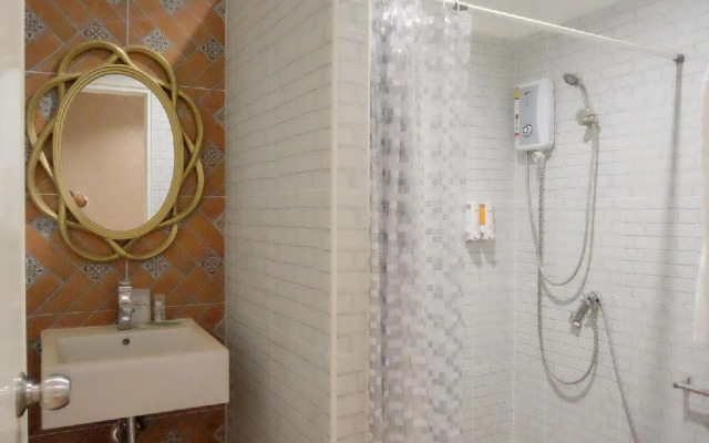 The O-Zone Airport Inn