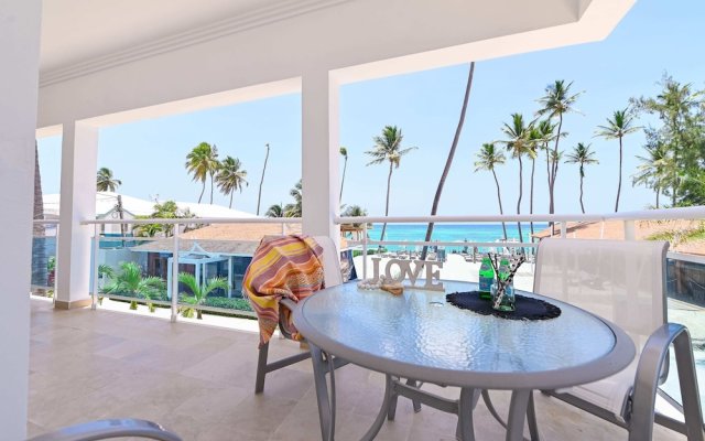 Fantastic beachfront 2 bedroom apartment