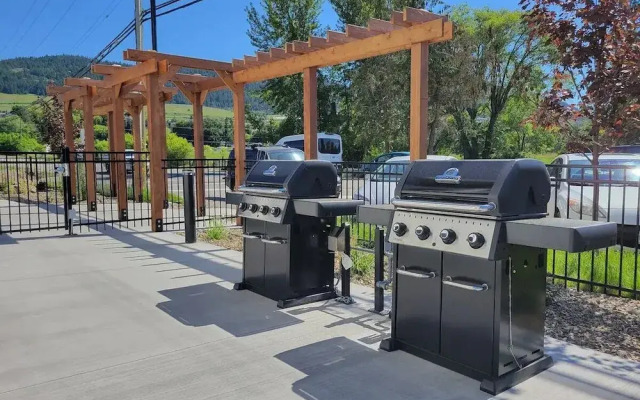 Romantic Lakeside Studio Suite