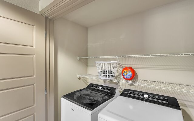 Cozy Condo Nature,park &lakeview 2 Bedroom Condo