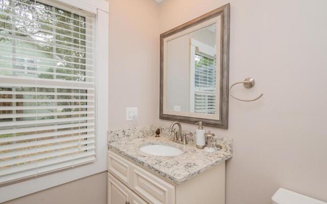 Bill's Place by Oak Island Accommodations