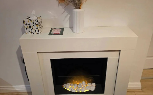 Spacious 3 Bed 2 Baths Free Wifi Central Location