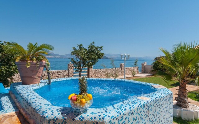 Nice Home in Slatine with Hot Tub, WiFi & 6 Bedrooms