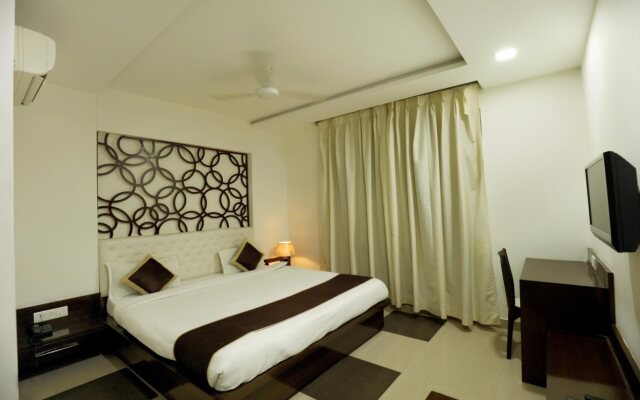 OYO 8095 Hotel Taj Castle