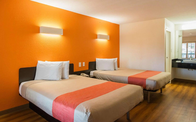 Motel 6 Savannah, GA - Midtown