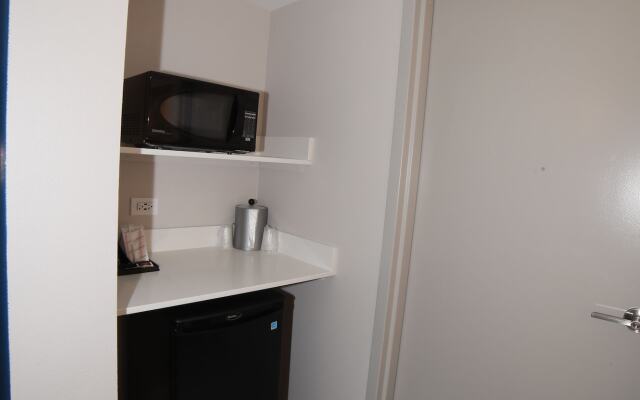 Holiday Inn Express Naperville by IHG