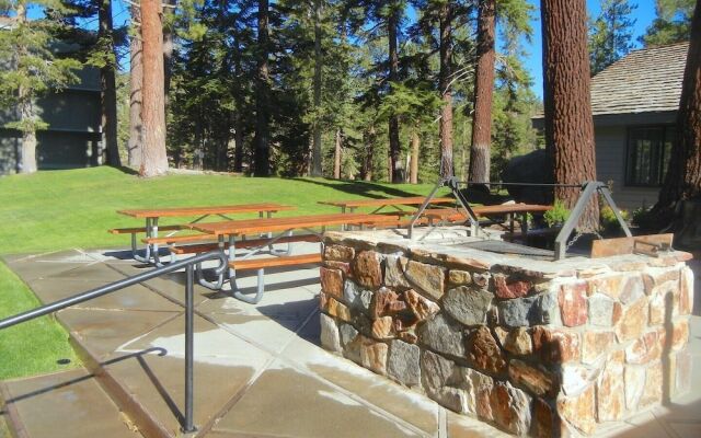 1849 Condos - Spacious 3 Bedrooms with Outdoor Pool & 3 Hot Tubs