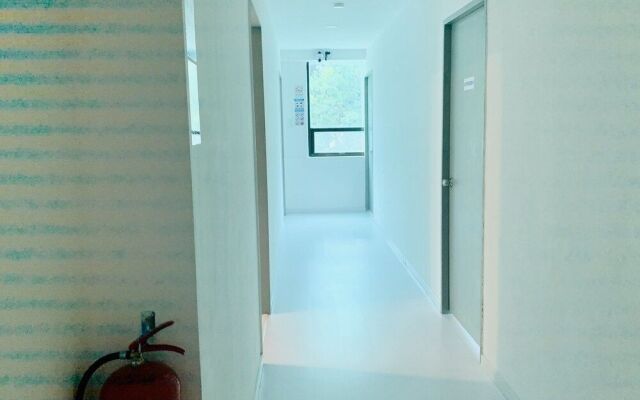 Spot On 89900 Jesselton Capsule Inn