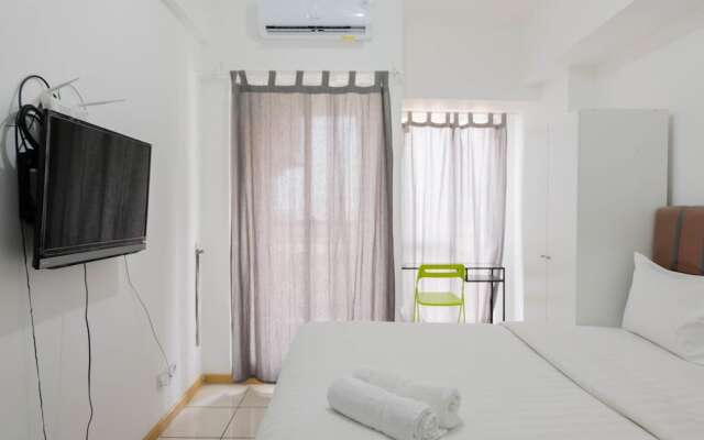 Cozy Studio Apartment at M-Town Residence near Summarecon Mall