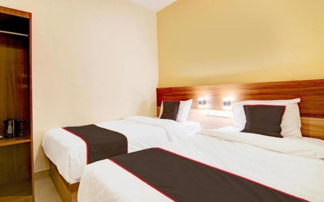 Capital O Pusat Kota Pekanbaru Near Mall Living World Formerly Radja Homestay