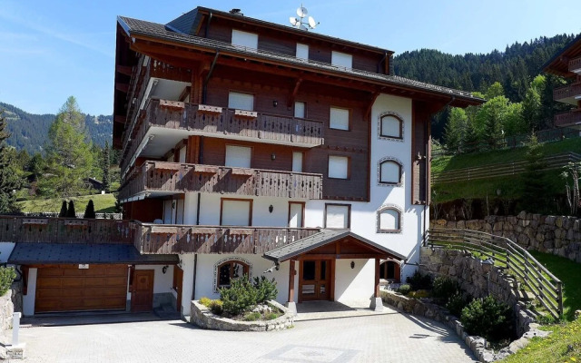 Rhodonite 33 Ollon in Ollon