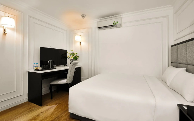 Kin Hotel Ly Tu Trong