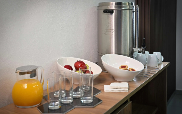 Vista Express Guadalajara Expo SureStay Collection by BW