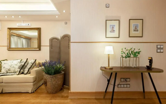 Vouliagmeni's Elegance by Acropolis Suites