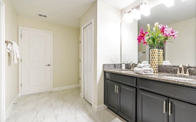 Bright & Sunny Champions Gate 8 Bedroom Villa villa