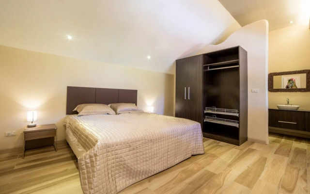 2 Bedrooms Villa Martini