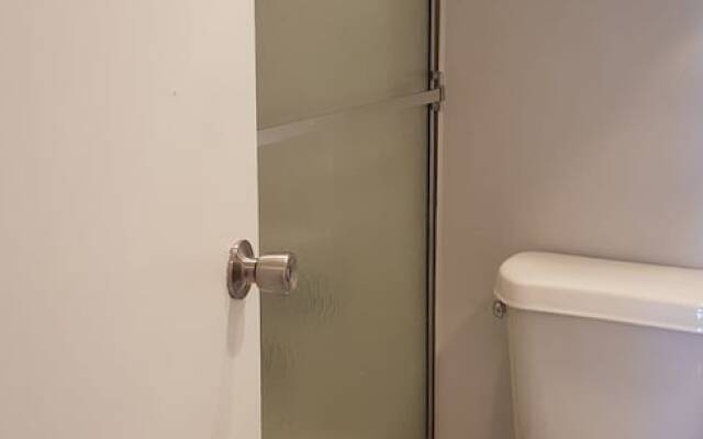 3801 Hollywood - 2Z - 1 Br Apts