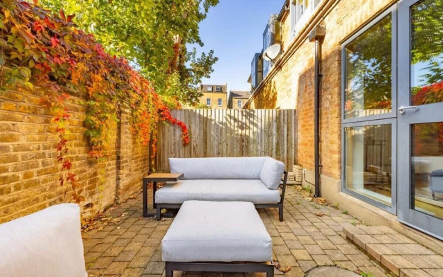 The Clapham - Captivating 2bdr With Garden Parking