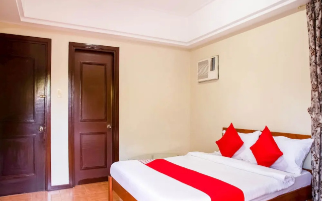 Las Palmeras Apartelle by OYO Rooms