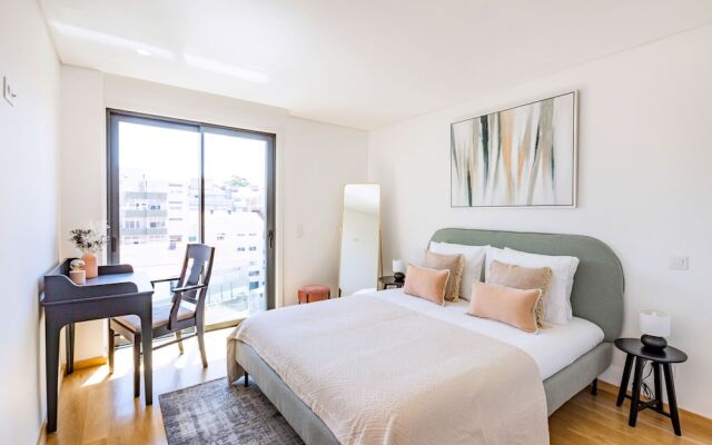 Camões Downtown with Parking