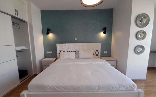 Spacious 2 Bedroom Serviced Apartment with Pool