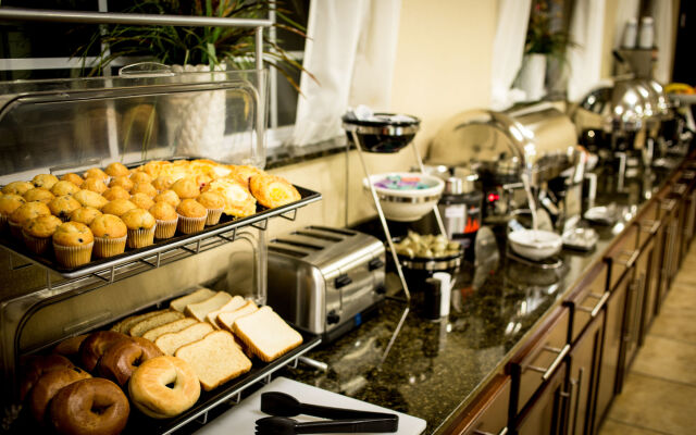 Best Western Plus Eastgate Inn & Suites