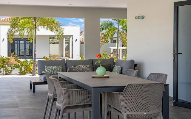 Villa Amber with pool at mambo beach