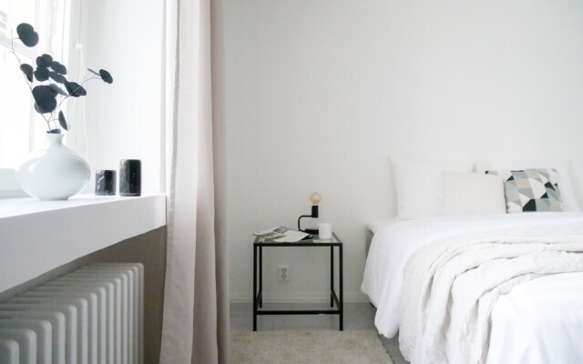 Luminous 2br with free parking & sauna
